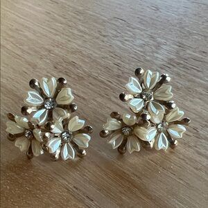 Vintage clip on earrings cream flower rhinestone unmarked
